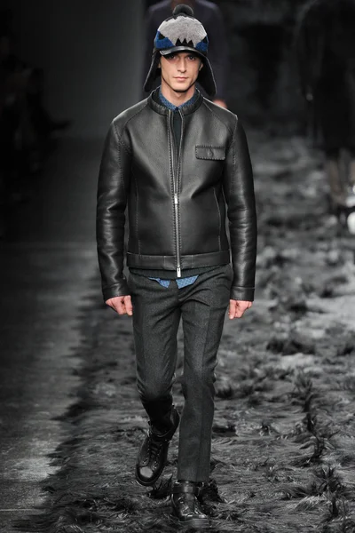 Look 8